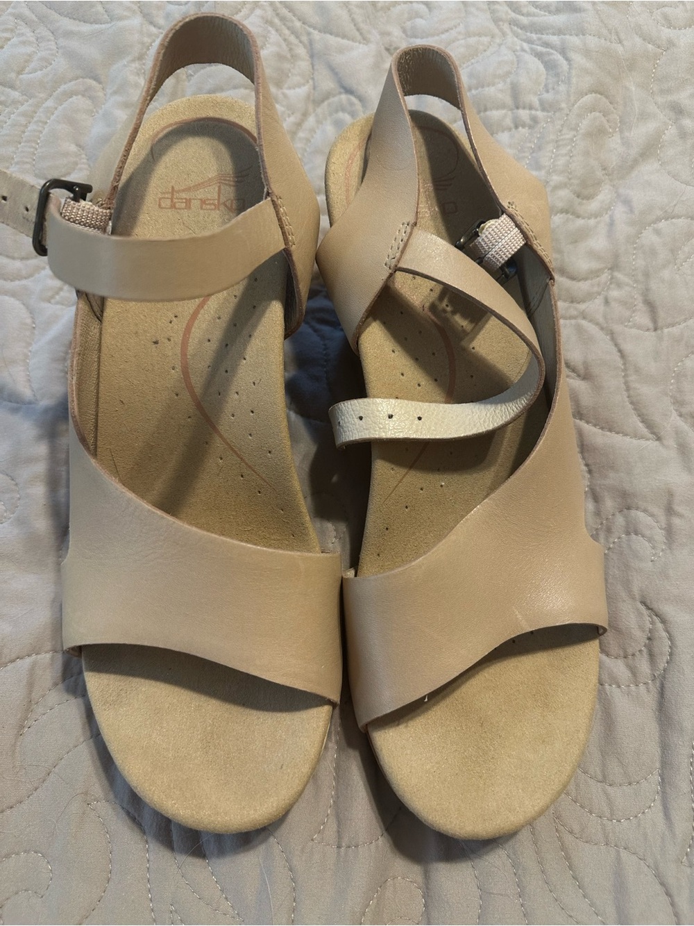Dansko Neutral Beige Leather Sandals Excellent condition. Like new. Size 39..8.5 - Picture 2 of 6
